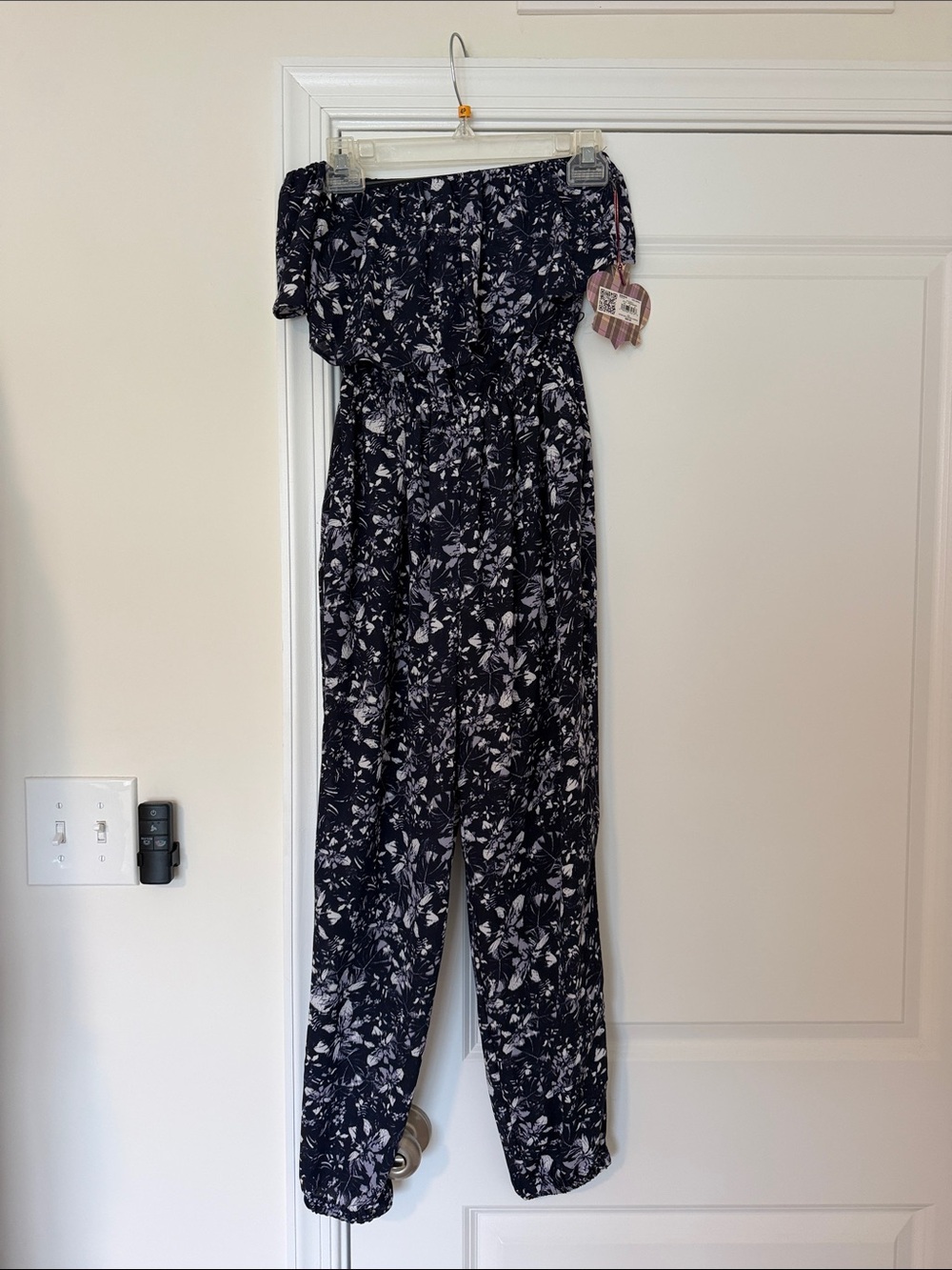 NWT Vera Wang Off-Shoulder Floral Jumpsuit in Navy and White